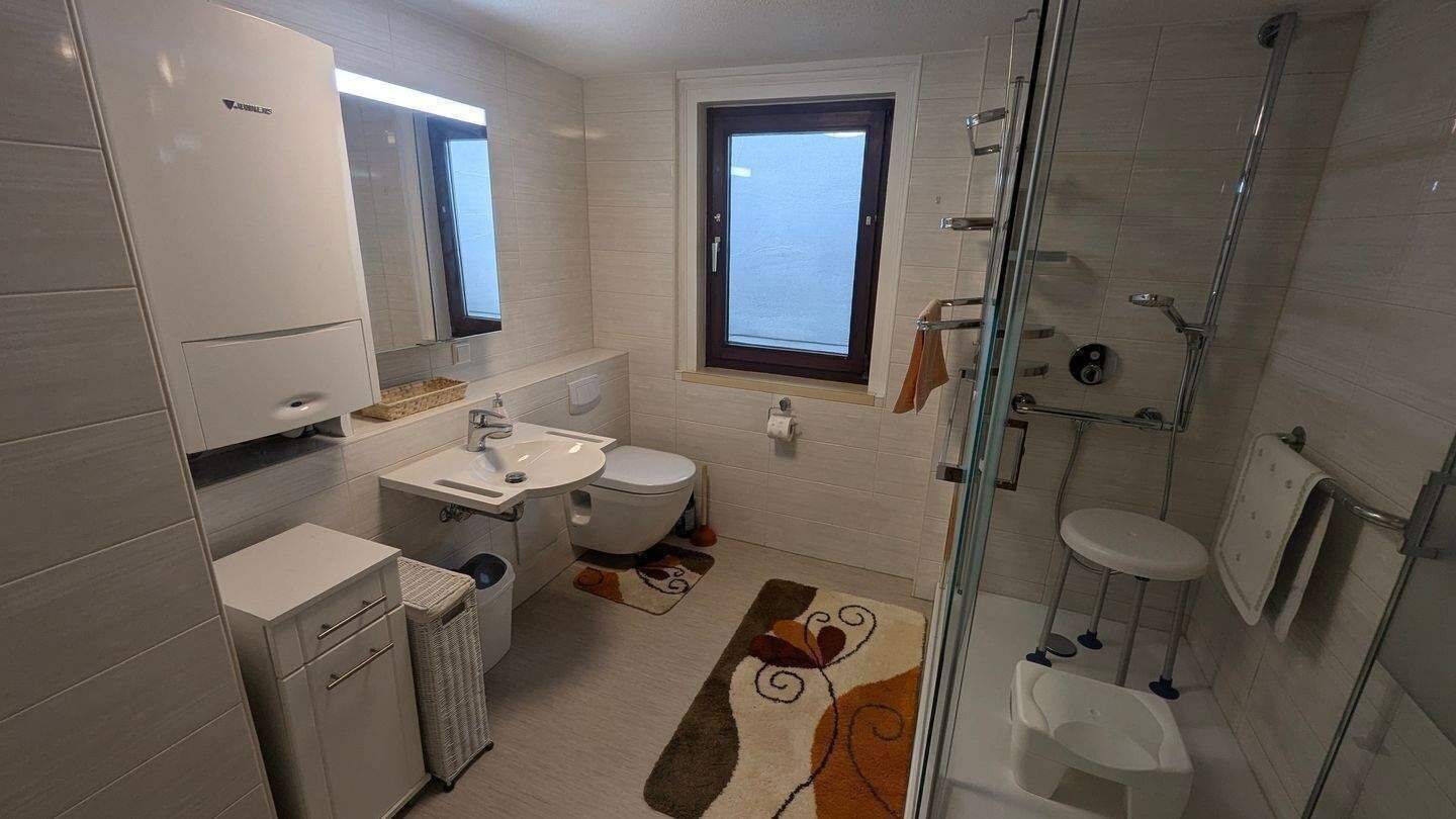 Zweifamilienhaus mit Maisonettewohnung und Gewerbeeinheit im Ebersbacher Stadtzentrum – Ebersbach an der Fils – Vorschaubild 3