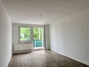 Attraktive 3-Zimmer-Wohnung mit Balkon in zentraler Lage – 8525 Plauen – Vorschaubild 1