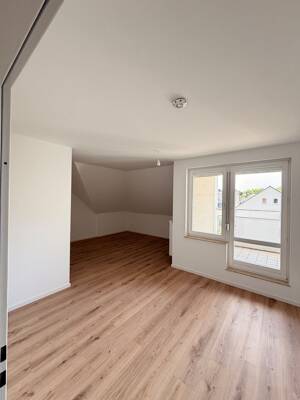 Renovierte Dachgeschoss Wohnung ab sofort verfügbar! – 54294 Trier – Vorschaubild 5