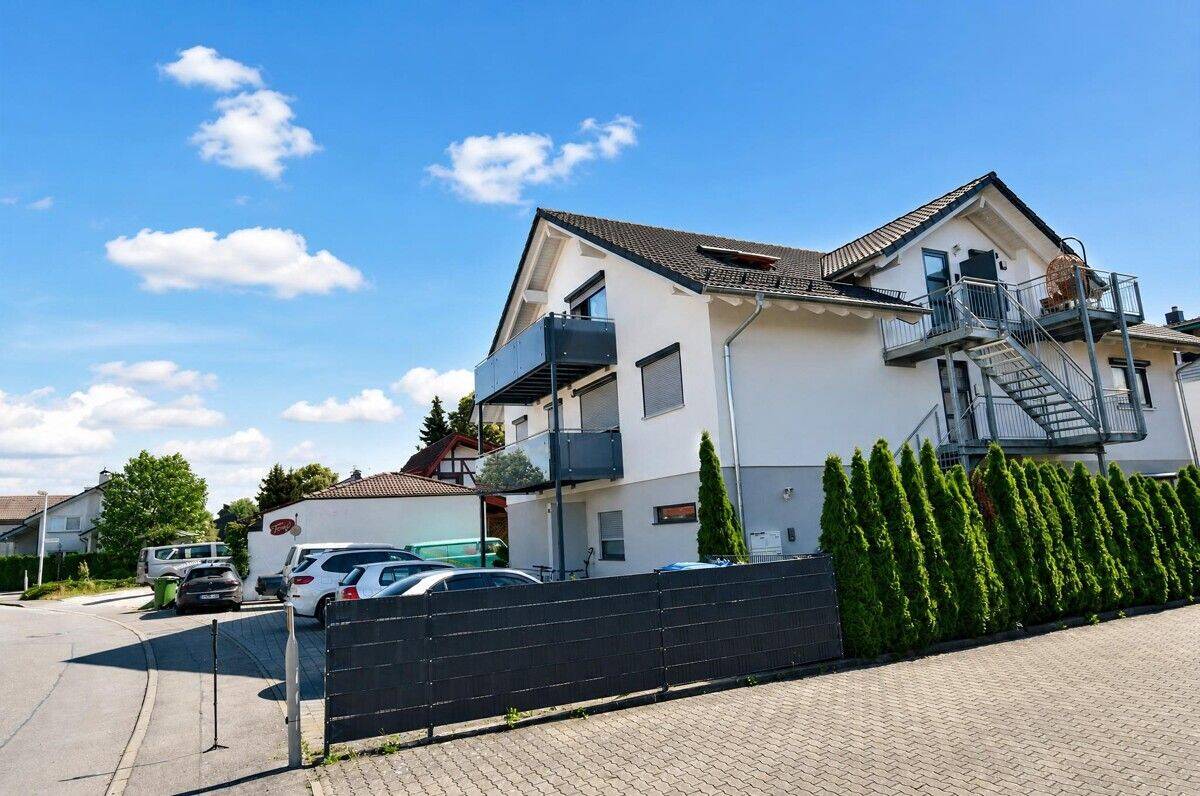 TOP moderne Dachgeschosswohnung mit Balkon - 89m² - 2 Stellplätzen – 88074 Meckenbeuren – Bild 1 von 9