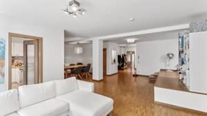 Großzügige 3 Zimmer Wohnung mit eigenem Garten