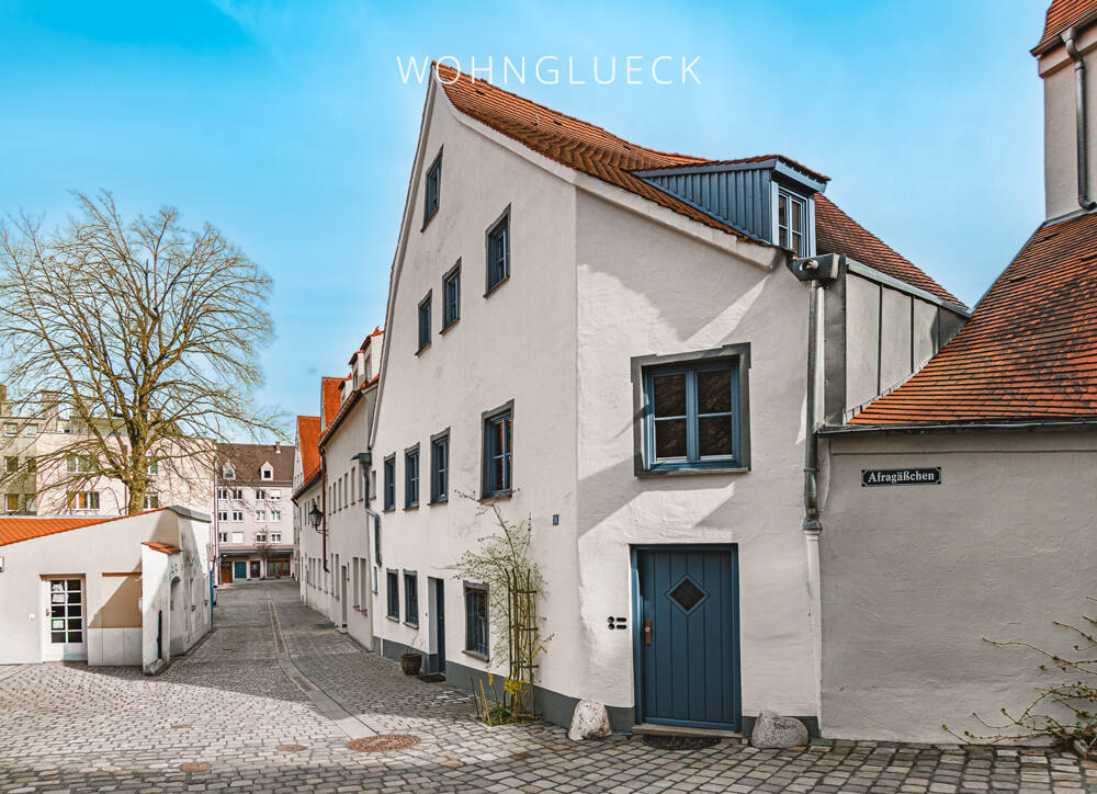 HISTORISCHES JUWEL: DENKMALGESCHÜTZTES STADTDOMIZIL MIT GARTEN