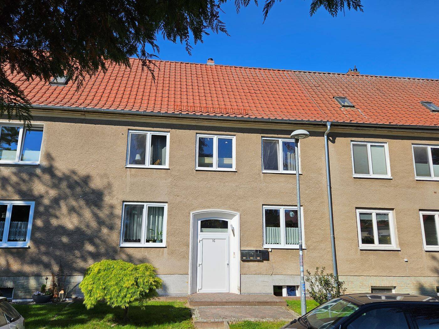 Drei vermietete Wohnungen + Ausbaureserve! Ihre Geldanlage – Anklam – Bild 1 von 9