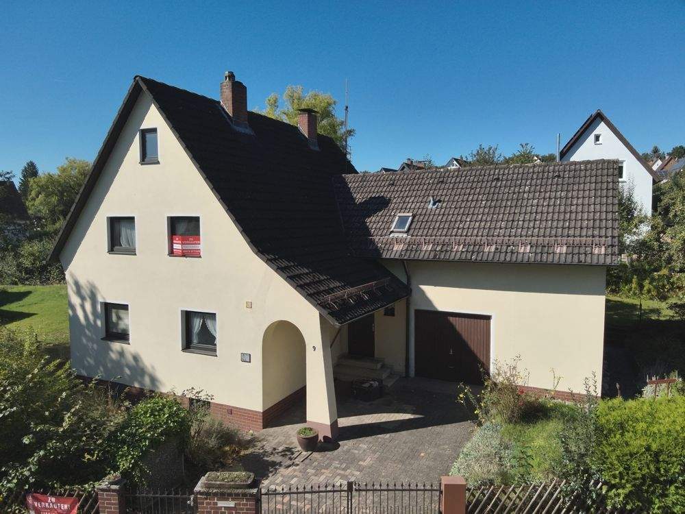 Großzügiges Einfamilienhaus mit Garten und Garage am Fuß des Roten Hügels, Bayreuth! Sofort frei! – Bayreuth – Bild 1 von 9