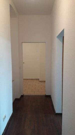 2-Raum-Wohnung mit Kaminofen, EBK und Wanne in zentraler Lage – 99085 Erfurt – Vorschaubild 2