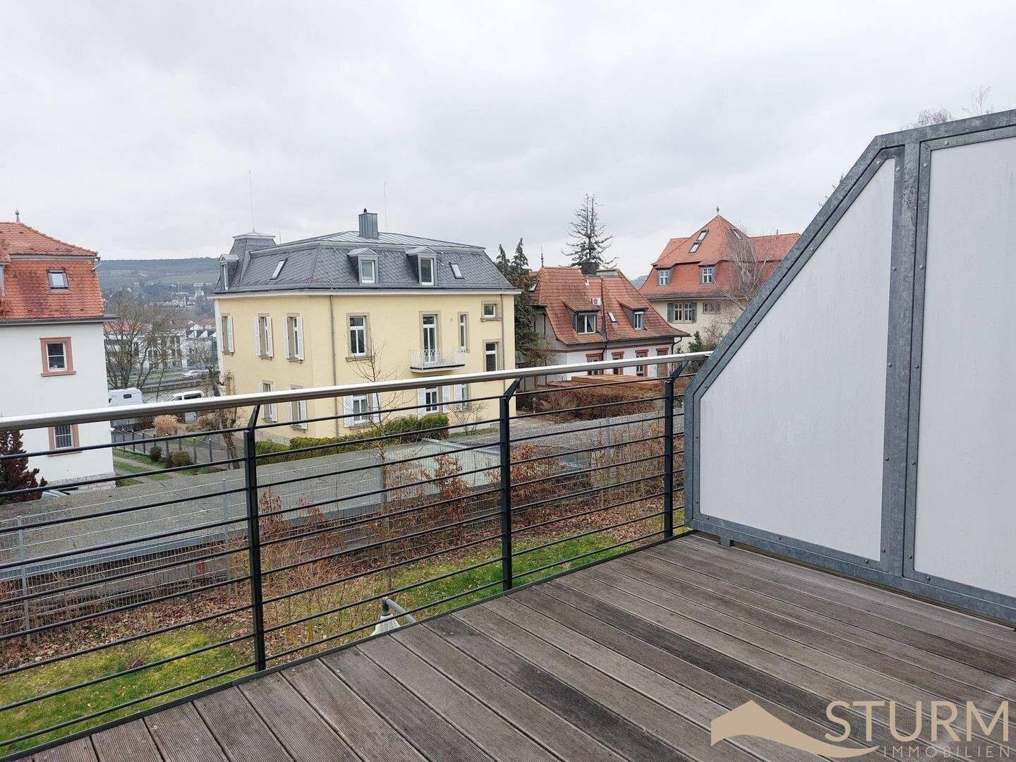 Sehr schöne, großzügig geschnittene 3-Zimmer-Wohnung mit Balkon, Einbauküche und 2 Stellplätzen - super Lage! – Würzburg – Vorschaubild 5