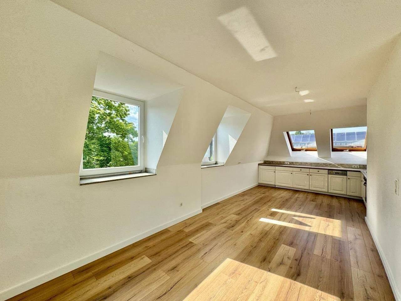 Moderne und top geschnittene DG Wohnung am Schmölderpark gelegen ! Große Terrasse ! – Mönchengladbach – Vorschaubild 9