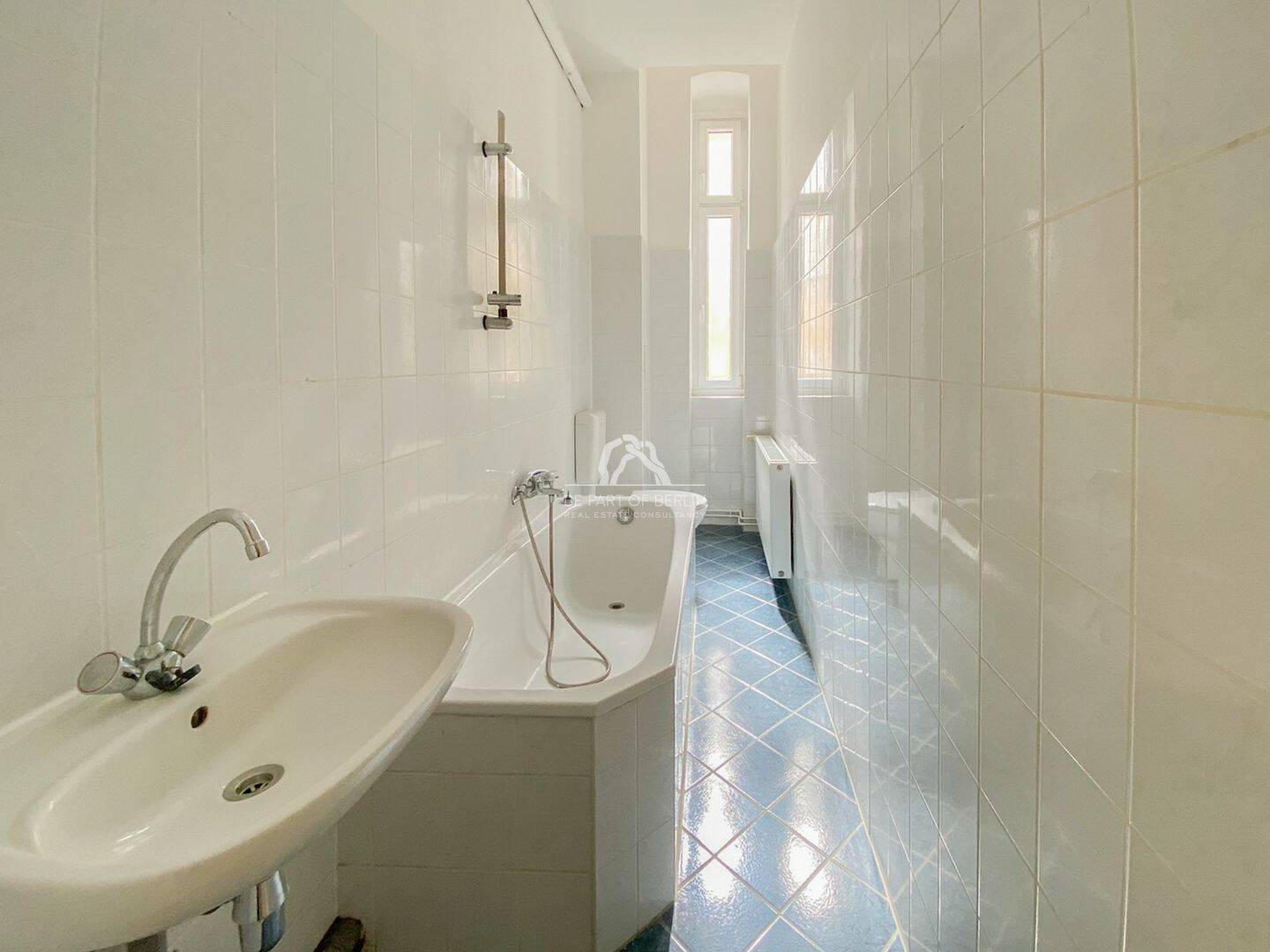 PROVISIONSFREI | ZWEI ZIMMER IN REPRÄSENATIVEM ALTBAU MIT BALKON IM SAMARITERKIEZ | – Berlin – Vorschaubild 5