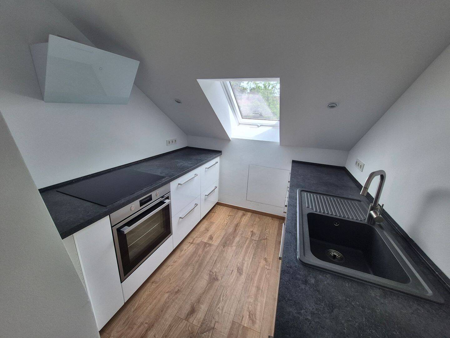Erstbezug: helle 4-Zimmer-DG-Wohnung mit Küche, Fußbodenheizung und Garten – Stromberg – Vorschaubild 8