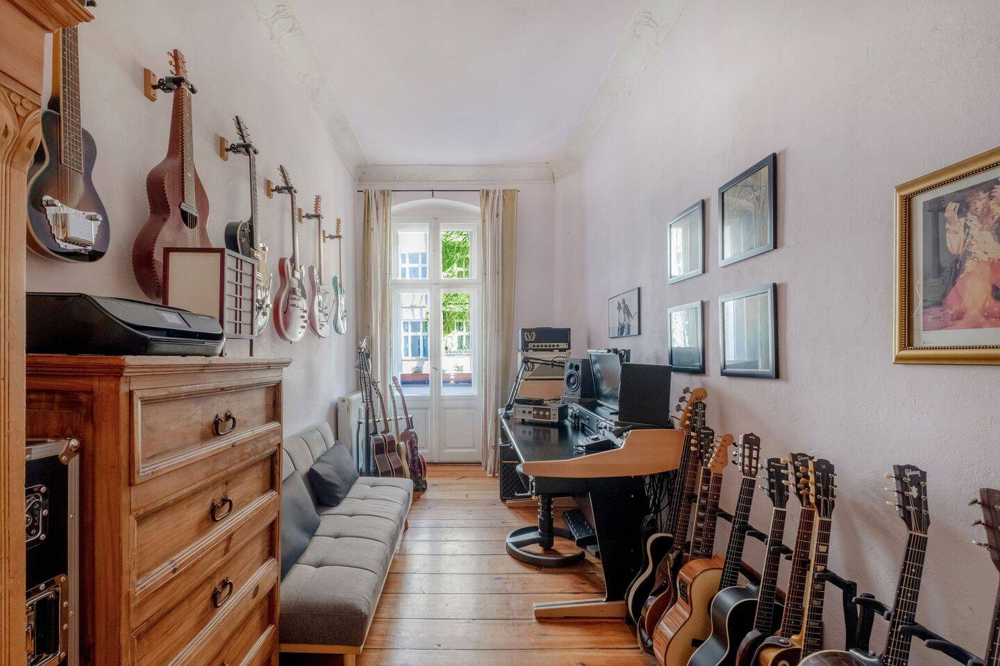 Altbau-Klassiker mit historischem Stuck und drei Balkonen im Winskiez – Berlin – Vorschaubild 2