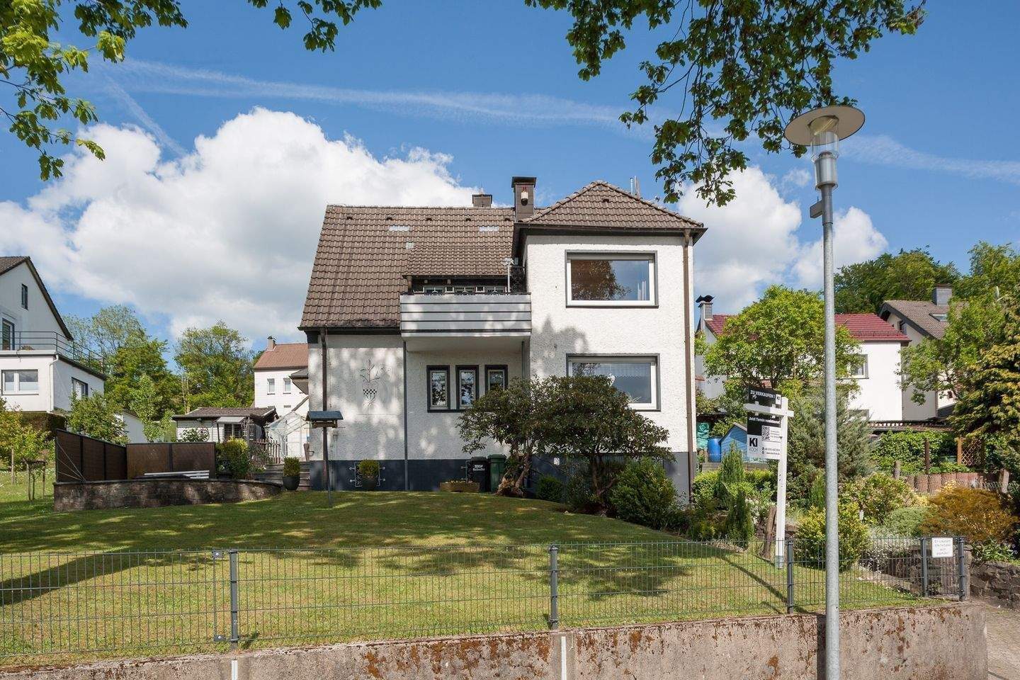 Wandlungsfähiges Zweifamilienhaus mit 1 Garage in Lüdenscheid - Heerwiese – Lüdenscheid – Bild 1 von 9