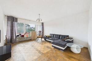 Kapitalanleger aufgepasst: 2-Zimmer-Wohnung mit Aufzug und TG-Stellplatz