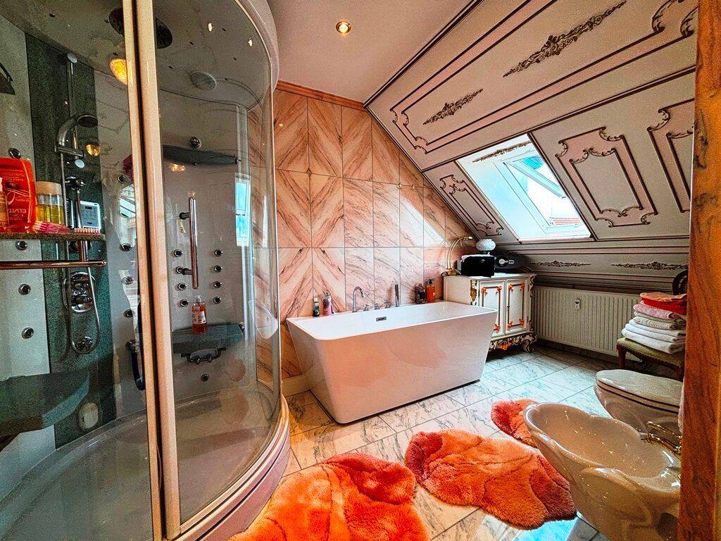Nbg.-Wöhrd! Repräsentative Maisonette mit 170 m ² auf 2 Etagen, EBK, Marmor, Wellness-Oase mit Jacuzzi, Wintergarten, Aufzug, Stellplatz! – Nürnberg – Vorschaubild 7