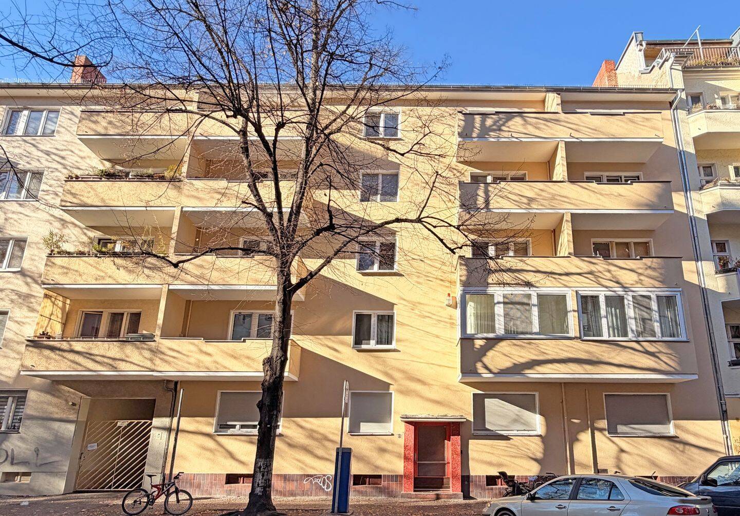 Attraktives Mehrfamilienhaus mit 13 Wohnungen und Dachgeschossausbau - Investieren in Berlin! – Berlin – Bild 1 von 9