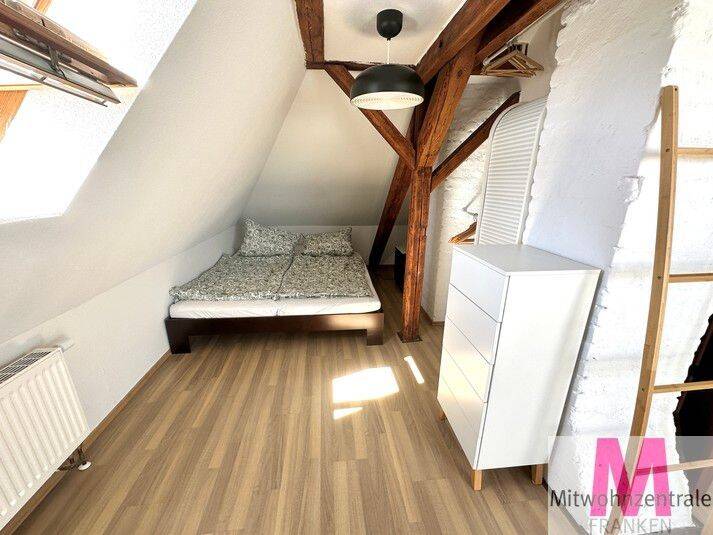 Stilvolles Wohnen unter dem Dach Hochwertig möblierte 2-Zimmer-Wohnung mit sichtbaren Holzbalken – Nürnberg – Vorschaubild 5