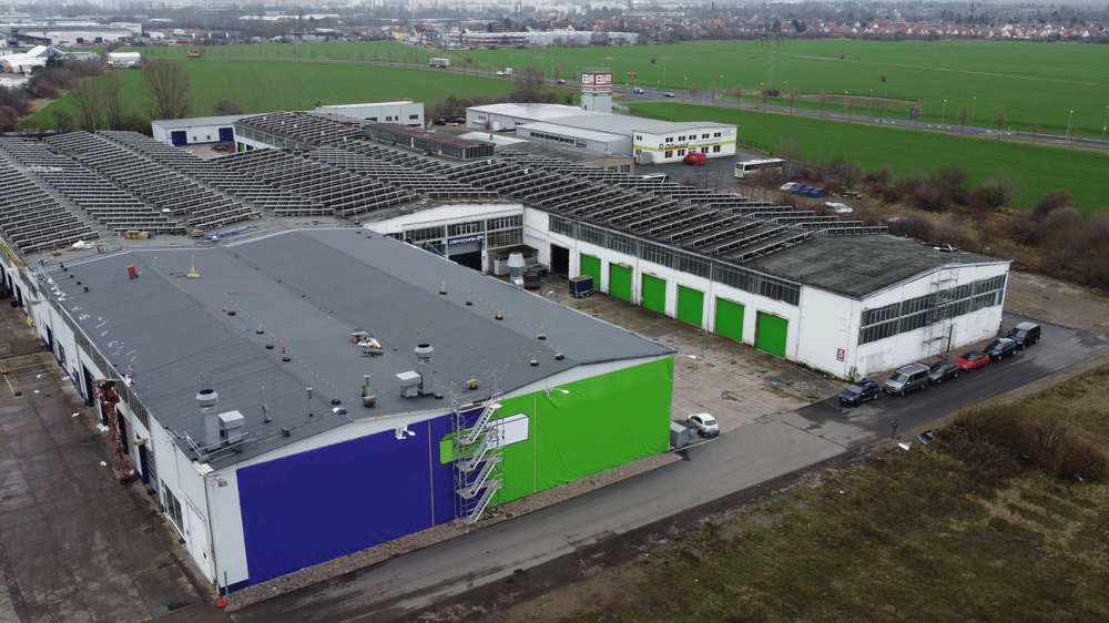Bis zu ca. 3.300 m² preiswerte Hallenflächen direkt an der A71 - 24/7 Nutzung möglich