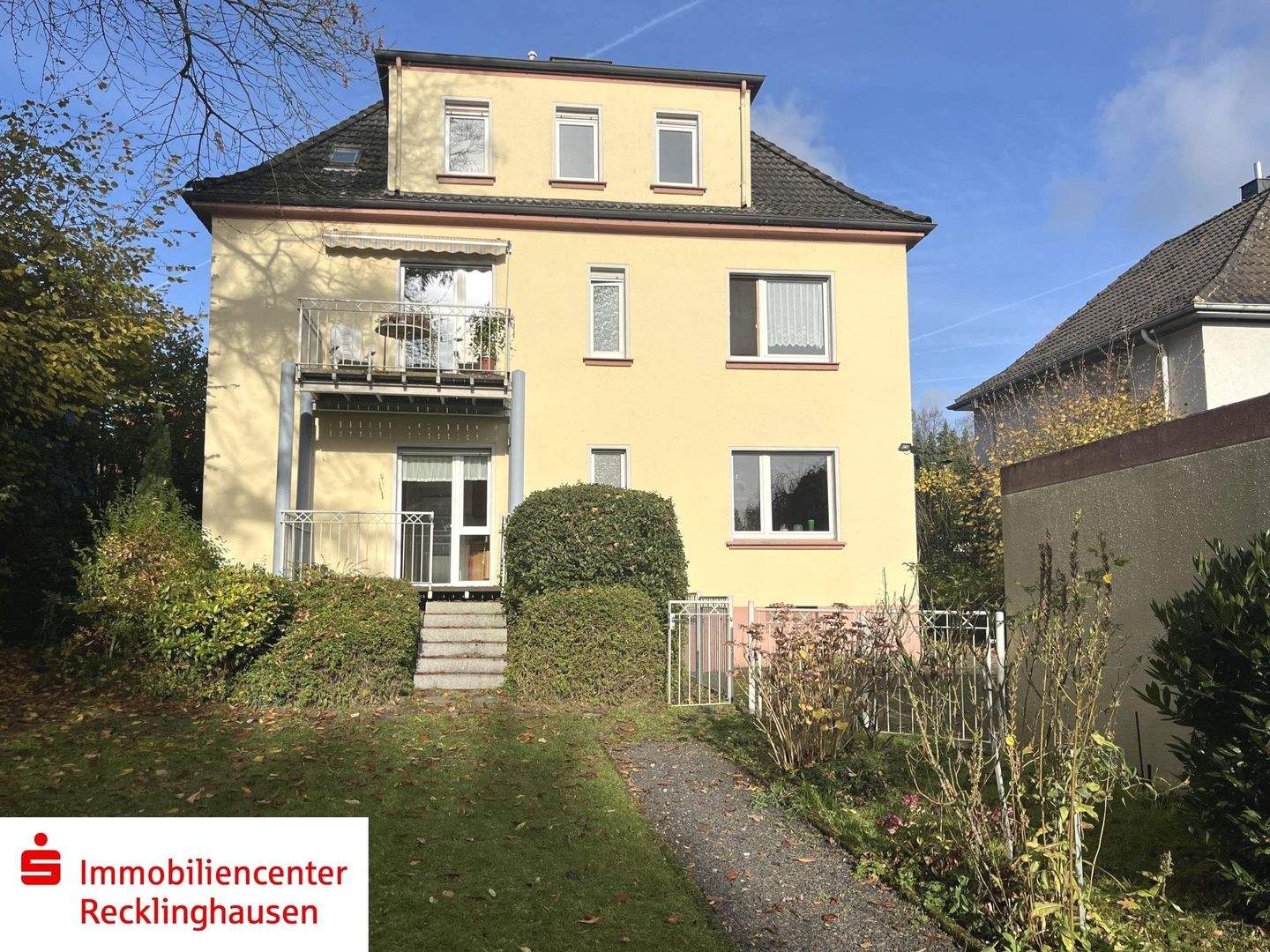 Rarität! Exklusive liebhaber Stadtvilla als 2-3 Familienhaus mit 2 Garagen und traumhaften Kaufgrundstück in Herten – Herten – Bild 1 von 9
