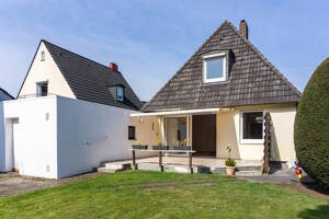 PURNHAGEN-IMMOBILIEN - Ebenerdiges Wohnen möglich, Haus für Paare in ruhiger Seitenstraße von Aumund