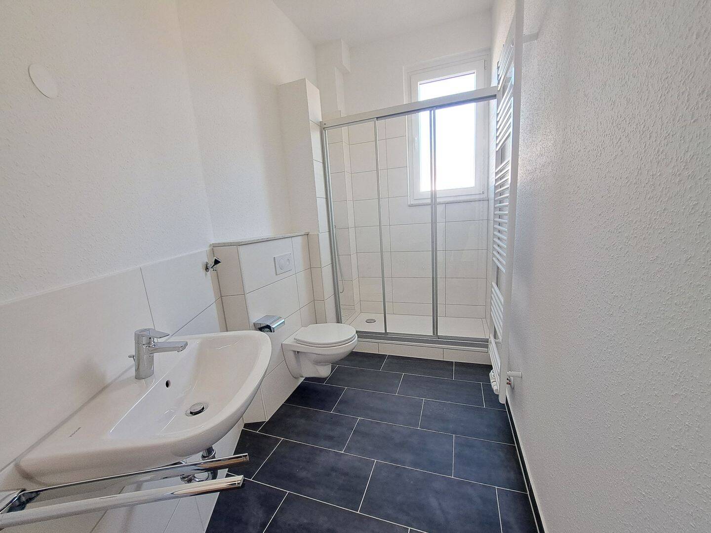 Frisch sanierte 3-Zimmer-Wohnung mit Balkon und Altbaucharme in Bremerhaven-Lehe! – Bremerhaven – Vorschaubild 5