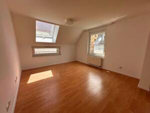 "Mitten im Leben - Citywohnung am Marienplatz in S-Süd - 3-Zi-OG-ETW mit Balkon, Aufzug und TG" – 70178 Stuttgart – Vorschaubild 1