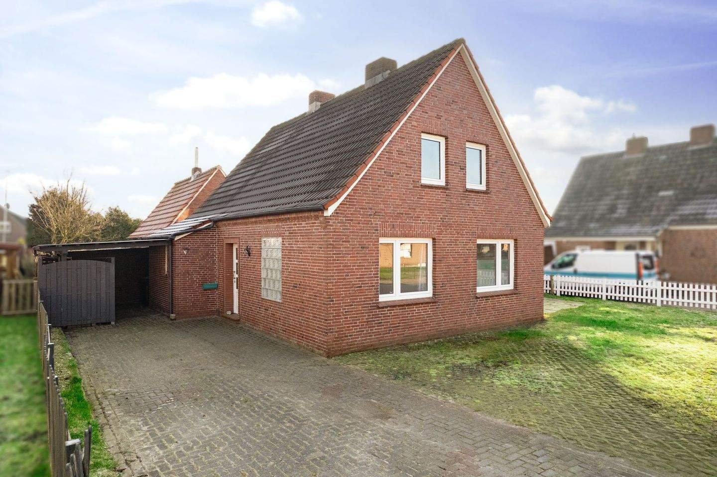 Küstenhaus mit Sanierungsbedarf - Dornumersiel – Dornum – Bild 1 von 9