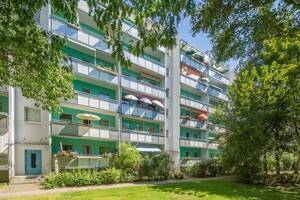 Familien willkommen: günstige 3-Zimmerwohnung mit Balkon und Aufzug! – 1239 Dresden – Vorschaubild 1