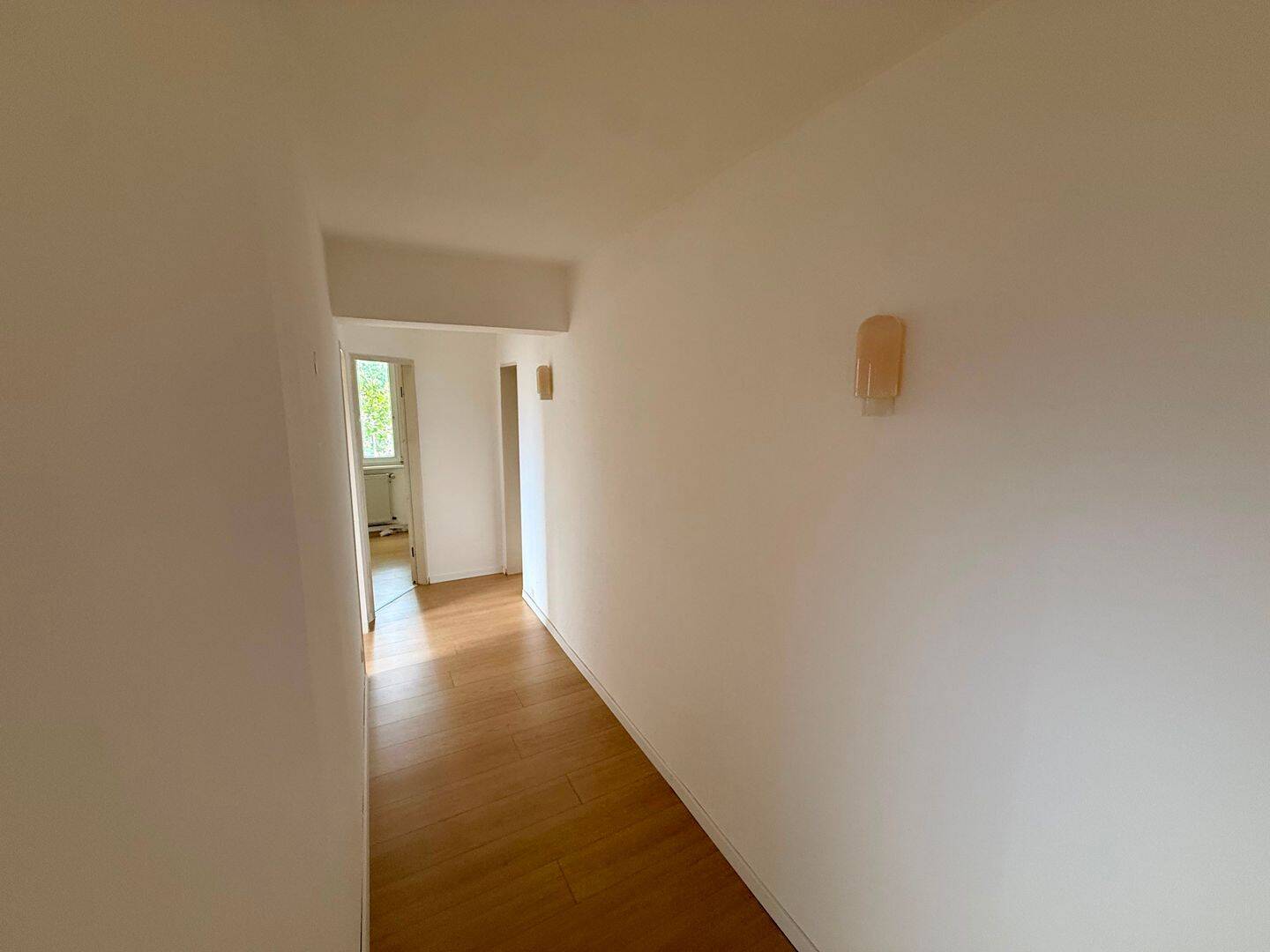 Attraktive 9-Zimmer-Wohnung mit Einbauküche in zentraler Lage von Gelsenkirchen – Gelsenkirchen – Vorschaubild 3