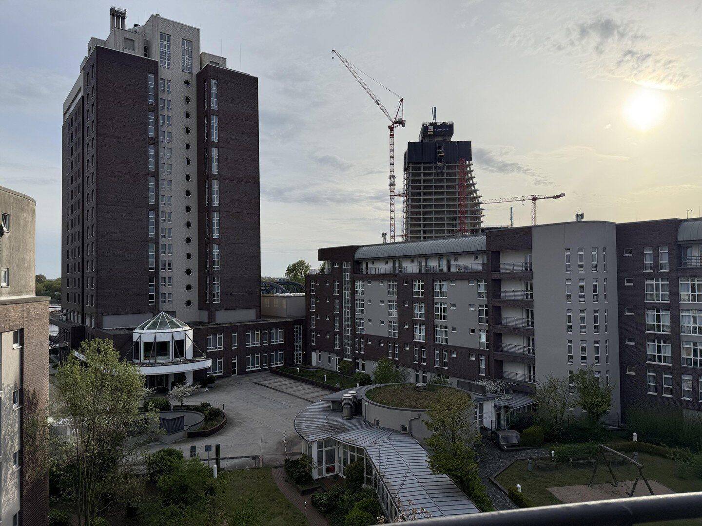Loft an der Elbe mit Balkon und Blick auf den Elbtower, neben Hafencity
