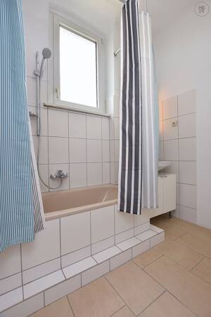 Wunderschöne Altbauwohnung mit Balkon und Stellplatz in Stuttgart West – 70197 Stuttgart – Vorschaubild 4