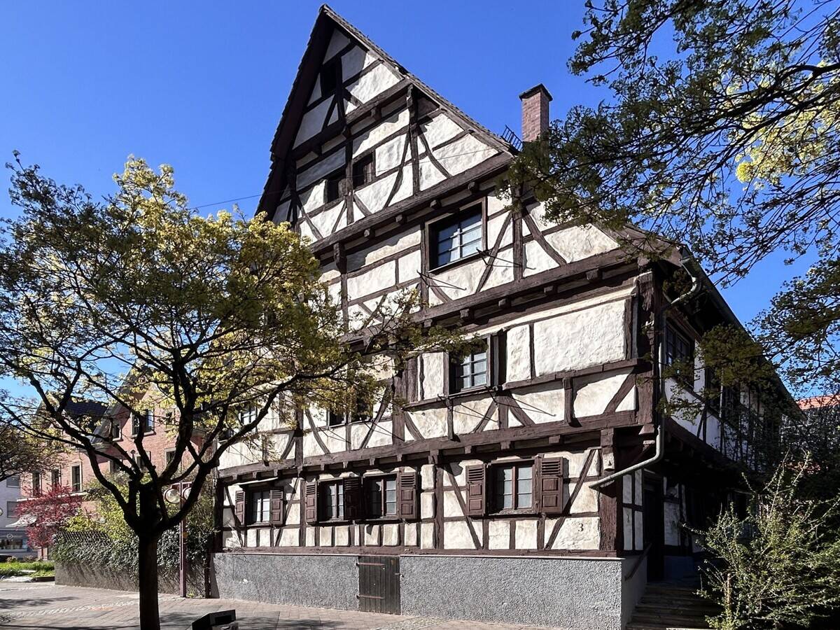 Kulturdenkmal von Rang: Repräsentatives Fachwerkhaus in bester Zentrumslage von Stuttgart-Vaihingen