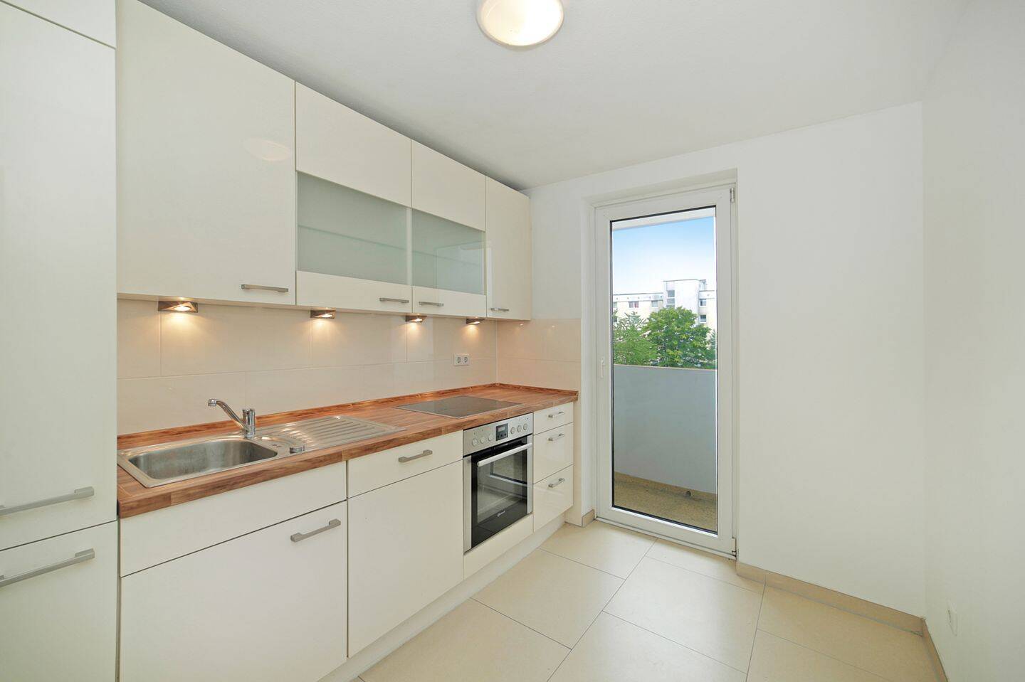 Wohnen direkt am Ostpark: Helle, renovierte 3-Zimmer-Wohnung mit zwei Südbalkonen und Weitblick. – München – Vorschaubild 6