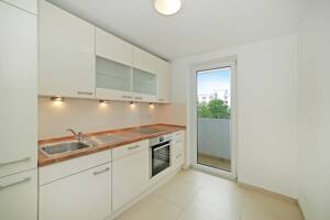 Wohnen direkt am Ostpark: Helle, renovierte 3-Zimmer-Wohnung mit zwei Südbalkonen und Weitblick. – 81735 München – Vorschaubild 6