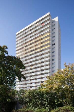 Moderne 2-Zimmer-Wohnung im Hochhaus mit großzügigem Balkon
