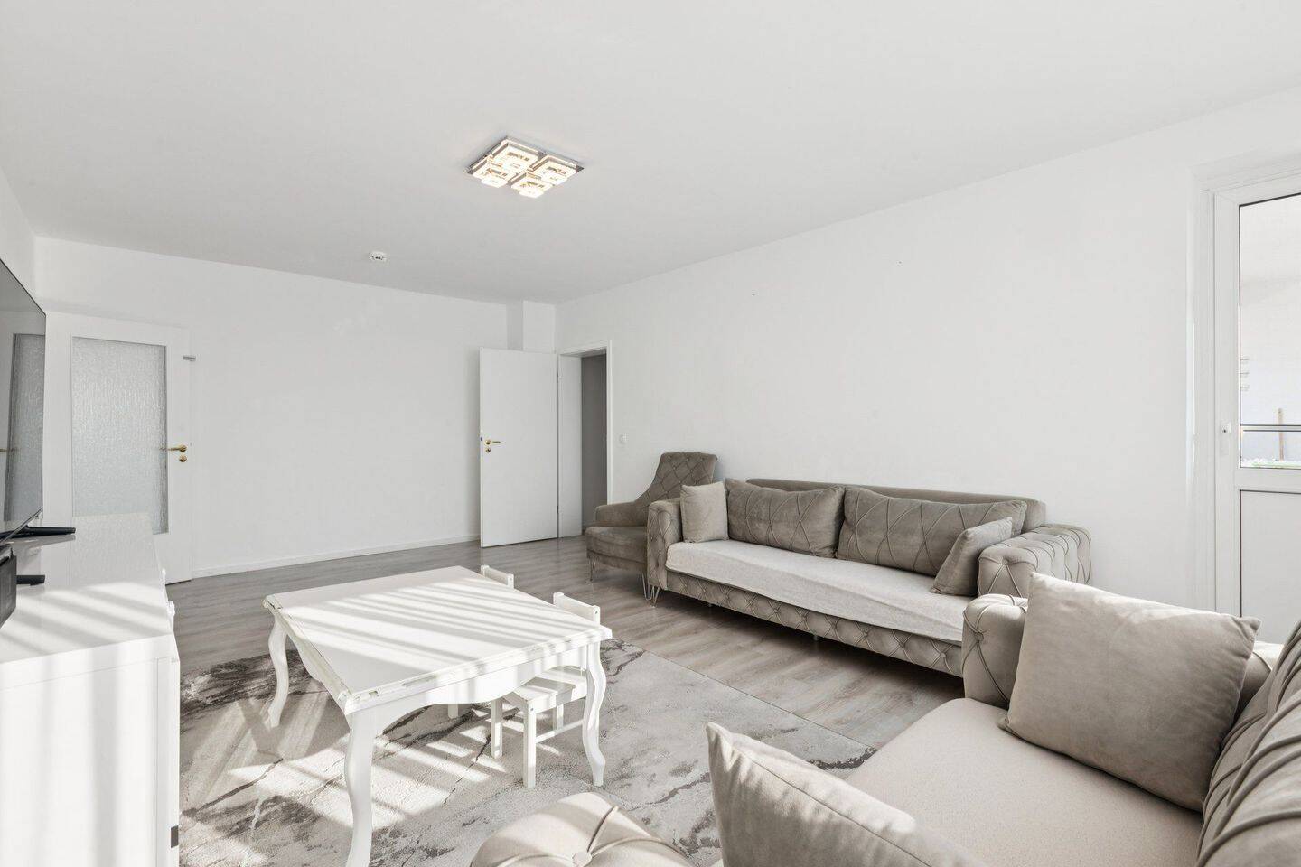 Großzügige moderne, traumhafte Lichtdurchflutete Wohnung mit Weitblick – Berlin – Vorschaubild 2