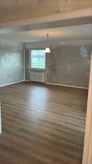 Große Wohlfühloase mit Balkon in Wiesbaden Klarenthal – 65197 Wiesbaden – Vorschaubild 3