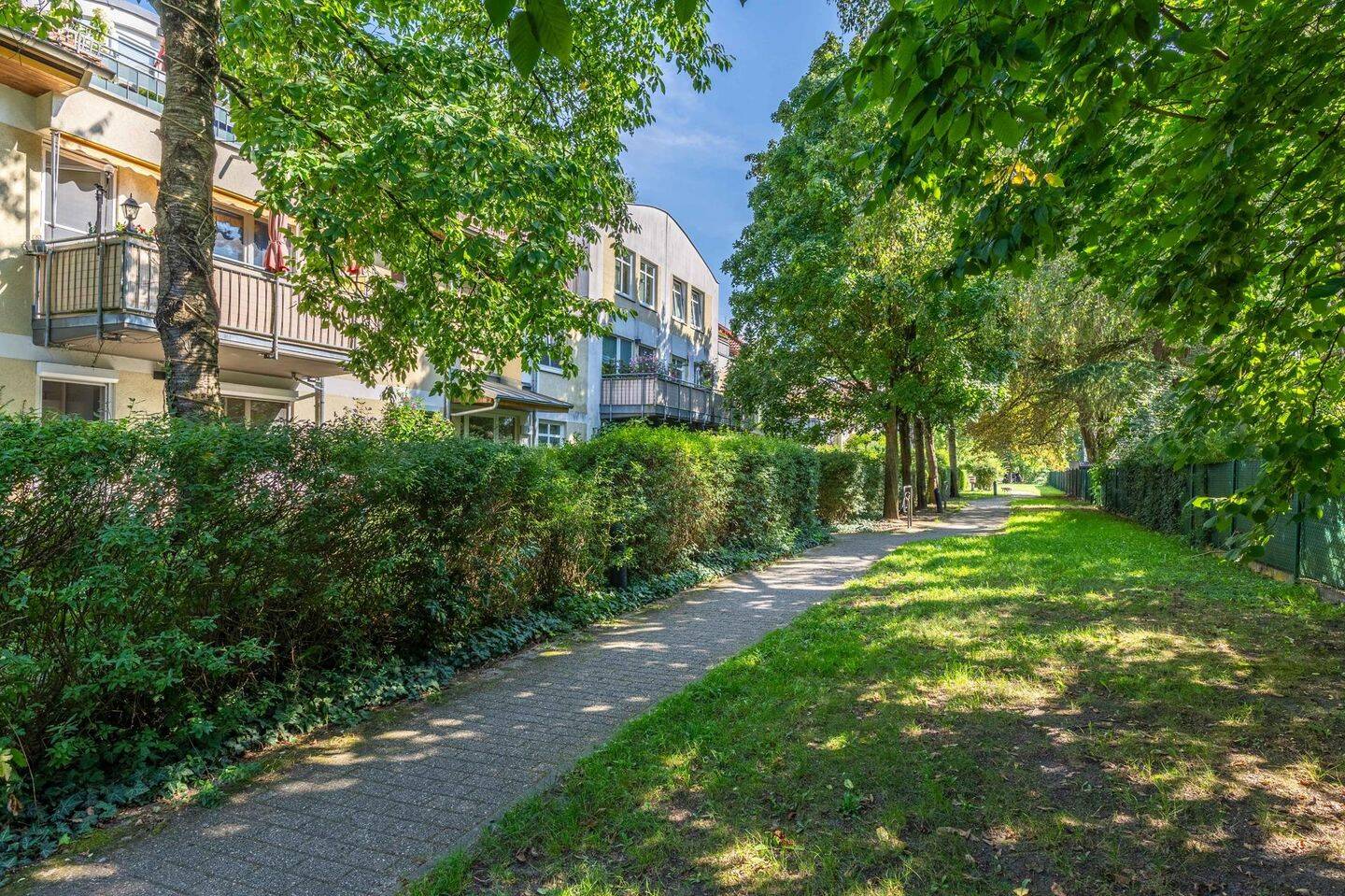 KENSINGTON - Exklusiv -Eigentumswohnung in ruhiger Wohnlage mit Tiefgaragenstellplatz – Berlin – Bild 1 von 5