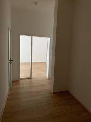 3 Zimmer mit EBK, große Loggia, Parkett, Gäste-WC – 1067 Dresden – Vorschaubild 9