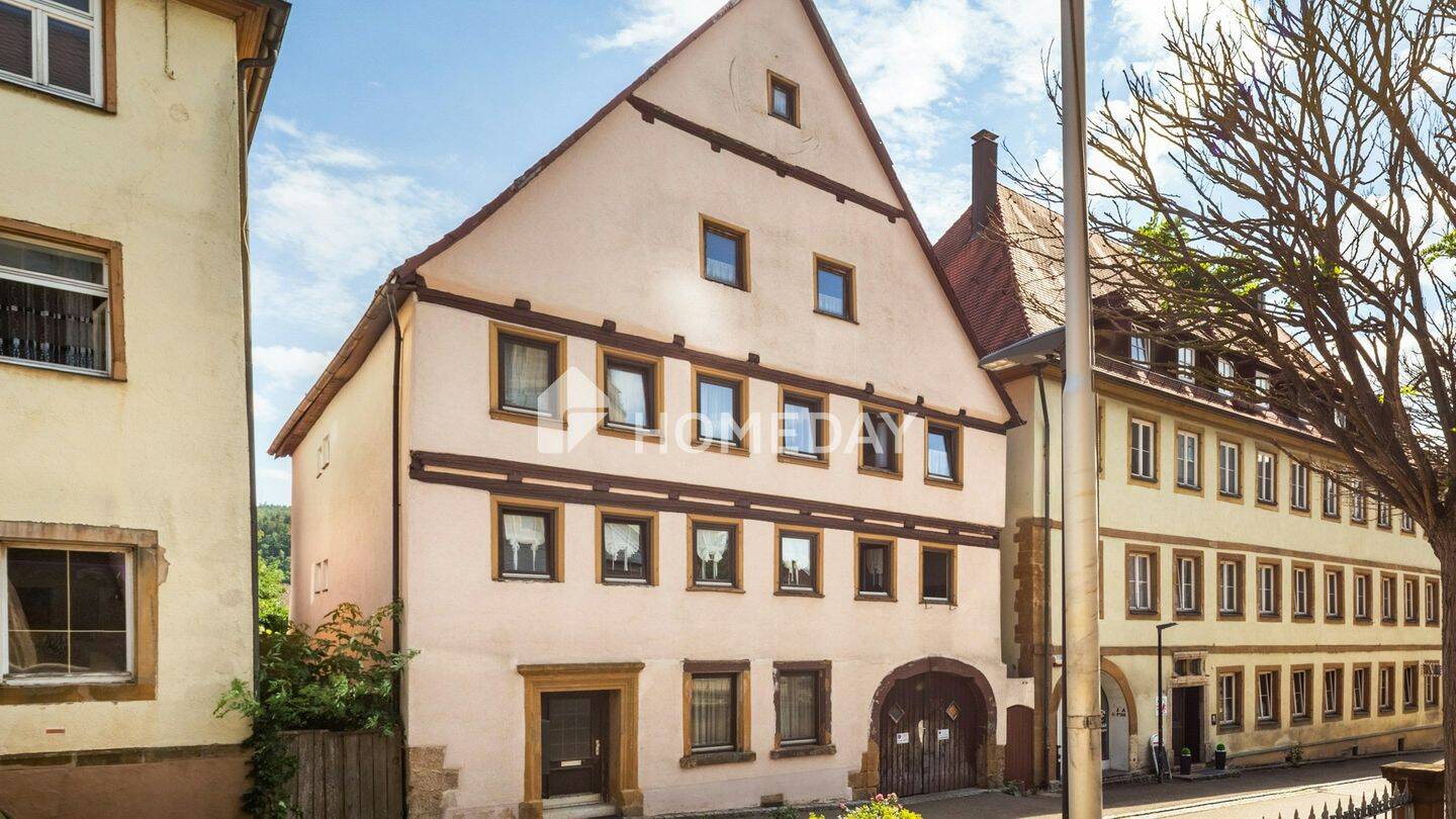 Historischer Charme trifft Wohnqualität - Denkmalgeschütztes Zweifamilienhaus mit idyllischem Garten
