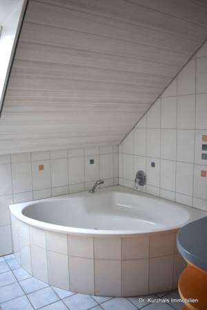 Ansprechende Wohnung in ruhiger Wohnlage mit Loggia, Dr. Kurzhals Immobilien GmbH, www.dr-kurzhals.de, Tel. 02508/451 – 59229 Ahlen – Vorschaubild 8