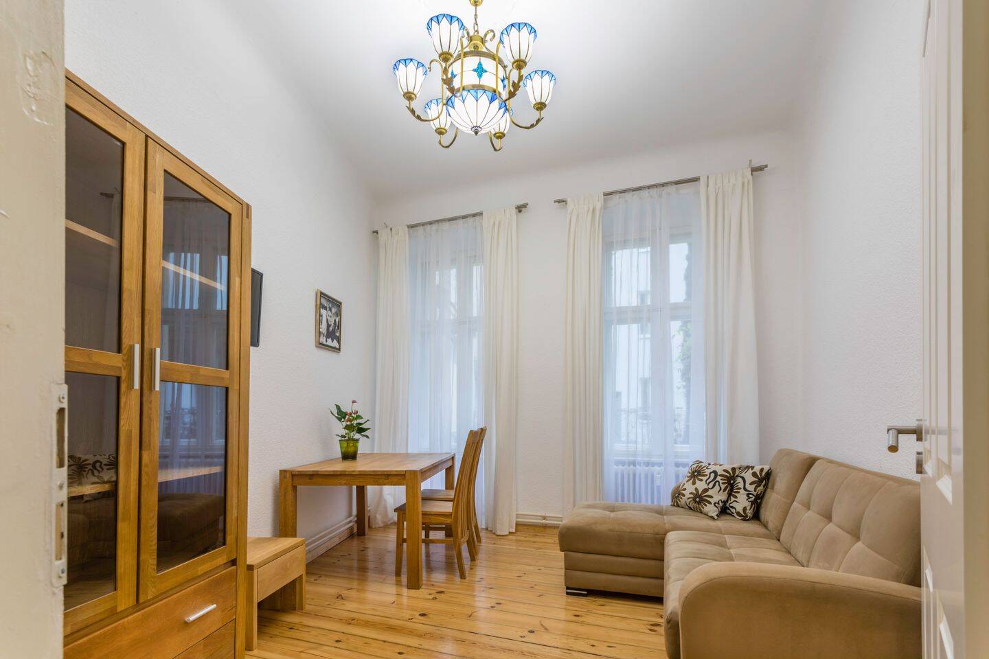 Gepflegter Altbau (44,1 m²) mit 2 separat begehbaren Zimmern & 3,5 m Deckenhöhe – ruhige Ku’damm-Seitenstraße | provisionsfrei – Berlin – Vorschaubild 2