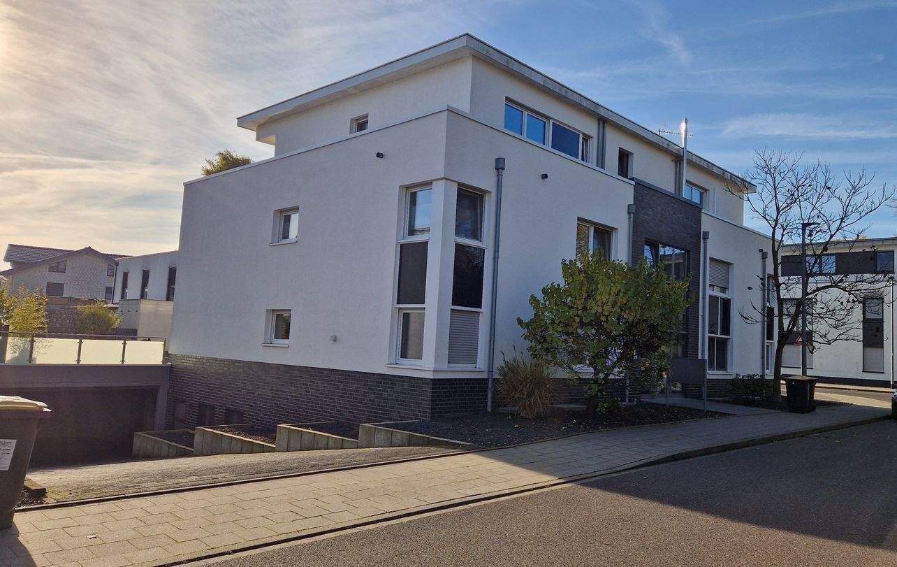 Traumhafte Etagenwohnung in nicht duplizierbarer Lage zum Nordpark gelegen ! Gemütliche Terrasse und 2 Stellplätze ! – Mönchengladbach – Vorschaubild 2