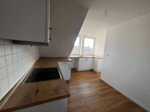 freistehende 2,5 Zimmer Dachgeschosswohnung mit offenem Wohnbereich, Dachbodenreserve und Kellerabteil in Bergedorf – 21035 Hamburg – Vorschaubild 5