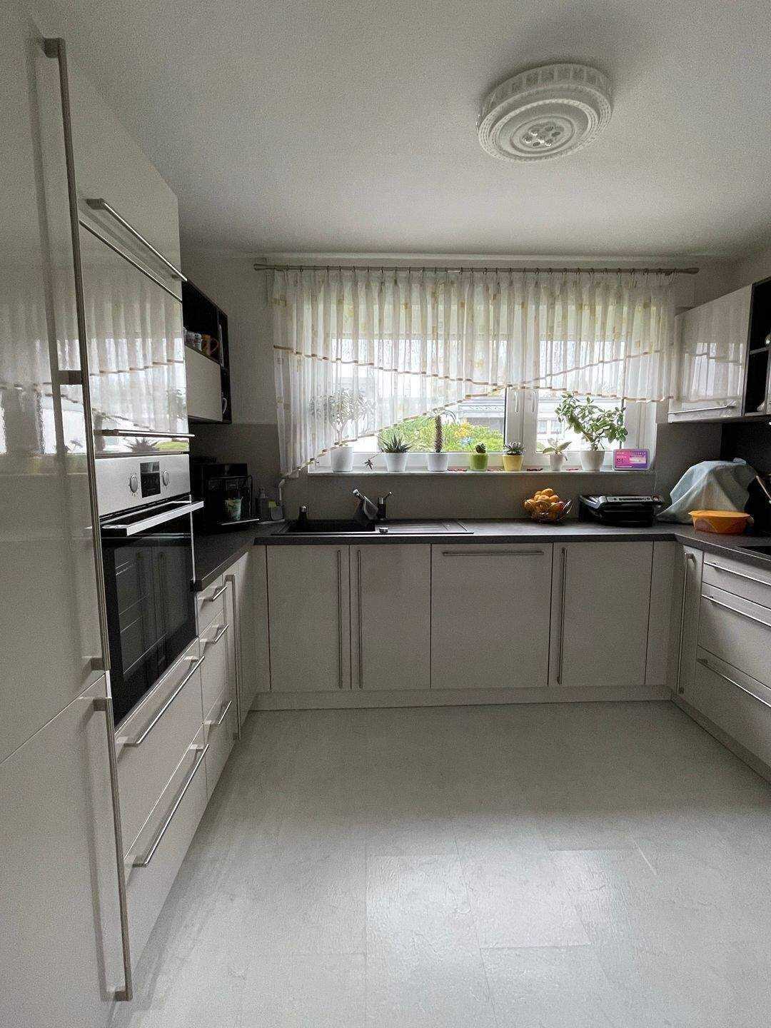 Modernisiertes Reihenbungalow in Bad Dürrheim – Wohnen auf einer Ebene mit Garten und Kamin – Bad Dürrheim – Vorschaubild 4