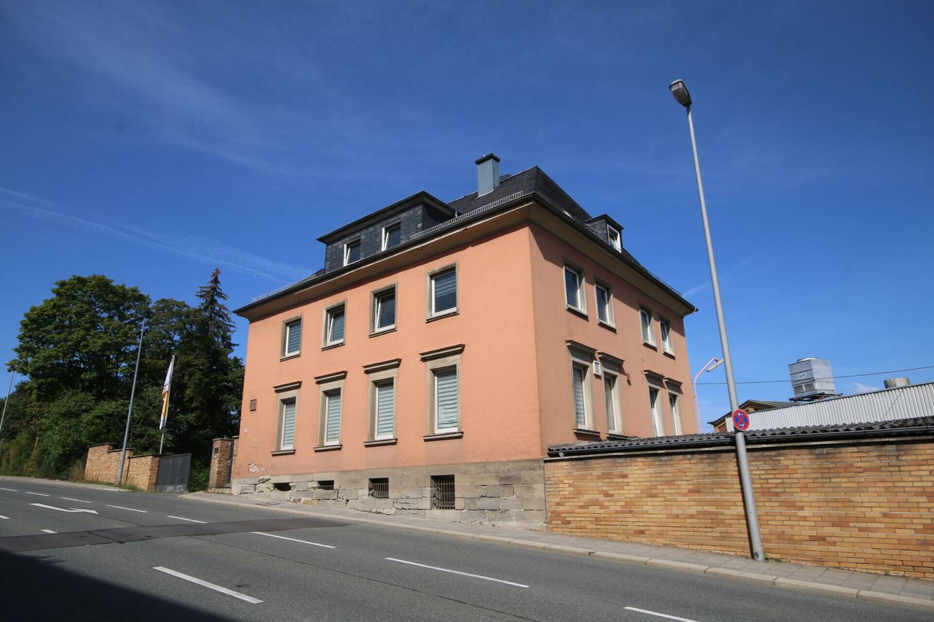 Mehrfamilienhaus in 95028 Hof mit 317 m² kaufen
