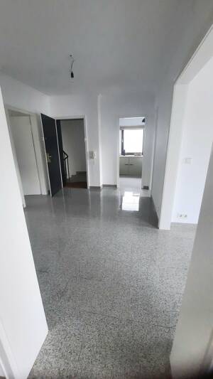Exklusive lichtdurchflutete 3 Zimmer Stadtrand Wohnung ca. 110qm mit 2 Bädern und S-W Balkon – 51069 Köln – Vorschaubild 8