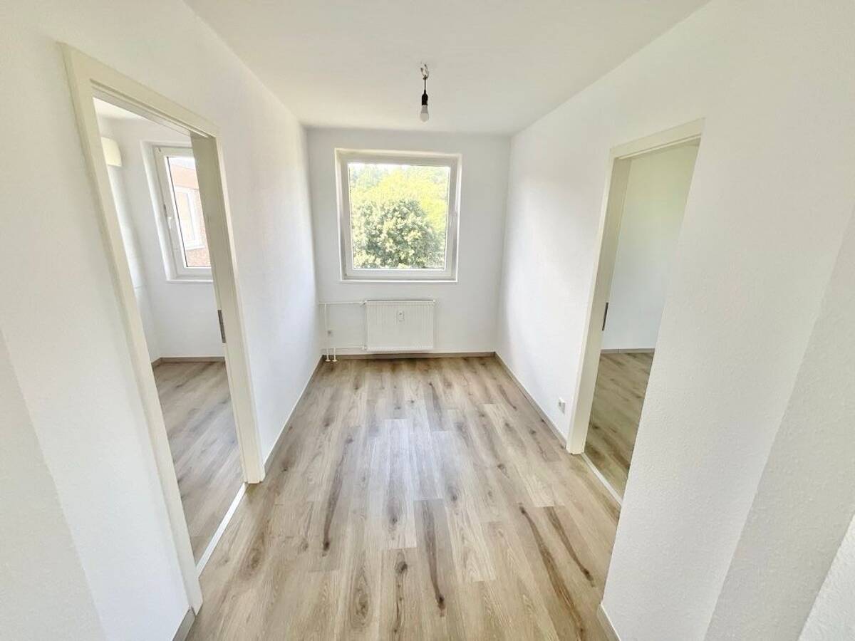 Helle 2-Zimmer-Wohnung mit Balkon, frisch renoviert! – 45279 Essen – Bild 1 von 7