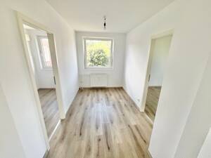 Helle 2-Zimmer-Wohnung mit Balkon, frisch renoviert! – 45279 Essen – Vorschaubild 1