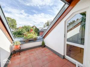 Helle Maisonette mit Dachbalkon, drei Schlafzimmern, zwei Bädern und Tiefgarage! – 70599 Stuttgart – Vorschaubild 2
