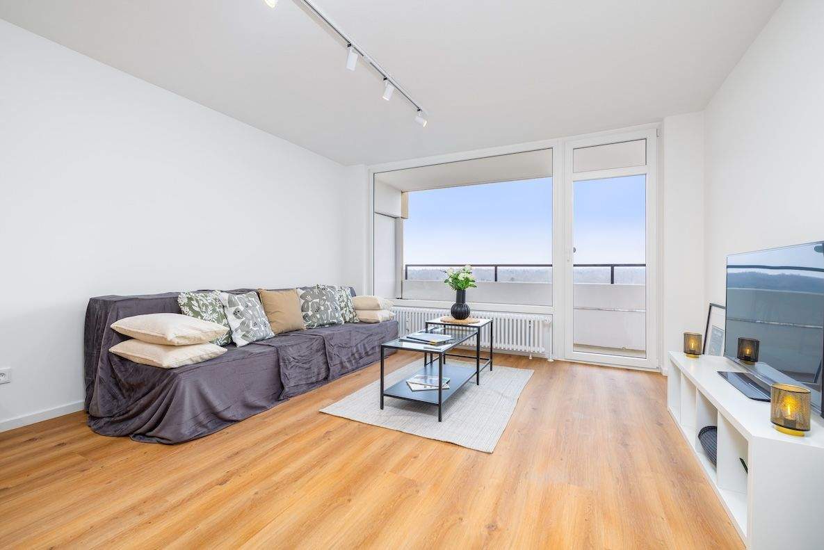 Frisch sanierte, barrierefreie 3-ZKB mit 2 Balkonen, bester Aussicht & Tiefgarage - Provisionsfrei – Augsburg – Vorschaubild 2