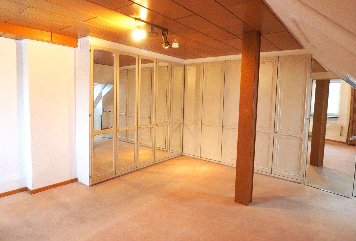 Endetagen Wohnung in Hamburg Niendorf mit Ausbaumöglichkeit ! – Hamburg – Vorschaubild 8